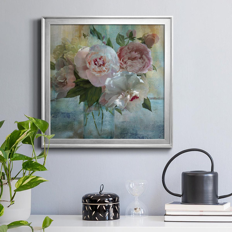 Peony Bouquet I - Peinture sur toile encadrée, H 34,5 po x l 34,5 po x P 1,5 po, Cadre argenté