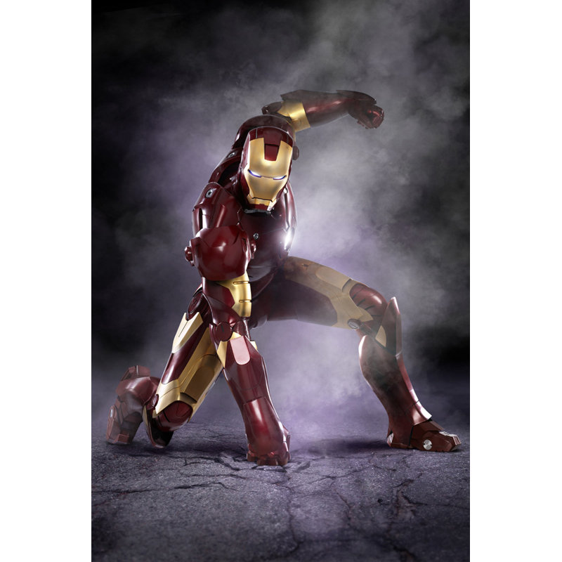 Iron Man, H 40 po x l 27 po