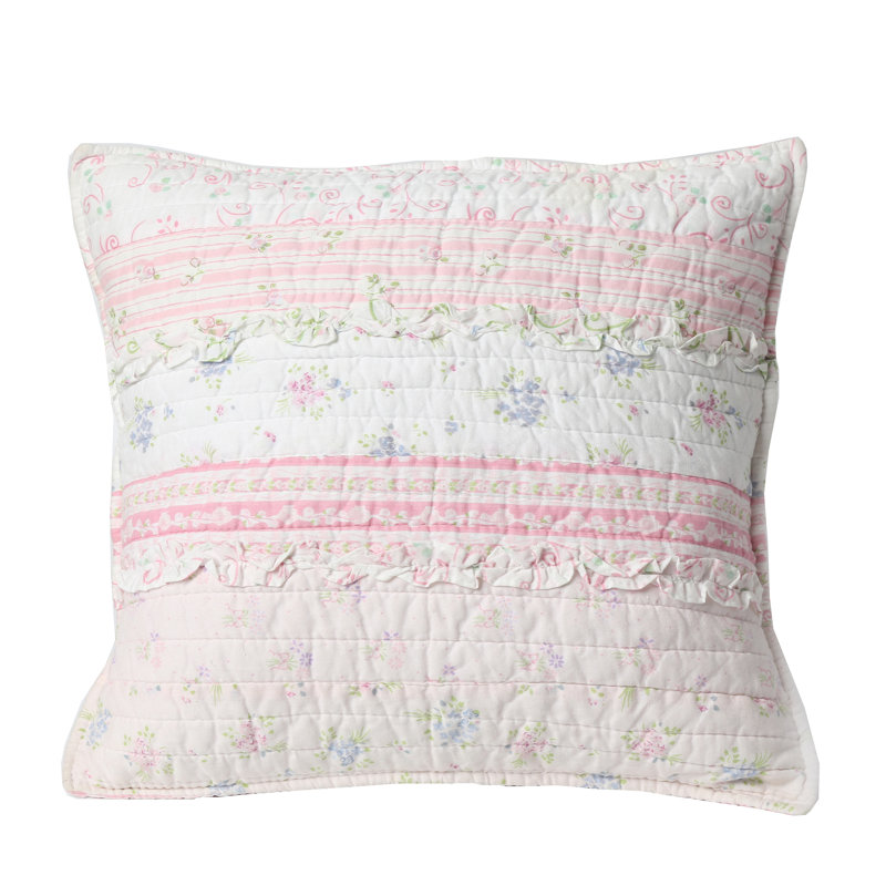Coussin romantique en dentelle