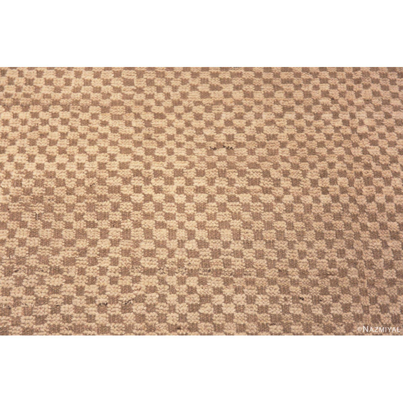 Tapis unique d'aspect central moderne de couleur neutre One-of a Kind