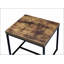 Table de bout en chêne vieilli et finition noire avec plateau en bois composite durable et base en métal stable, parfait pour les intérieurs modernes.