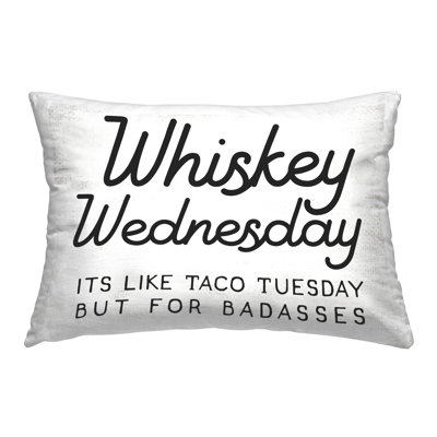 Coussin décoratif "Funny Whiskey Mercred" par Lil 'Rue