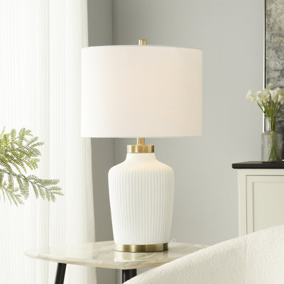 Lampe de table transitionnelle - blanc satiné Halifax et finition dorée - abat-jour blanc