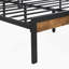 Structure de lit plateforme en métal robuste avec tête et pied de lit en bois et doublure USB, offrant un soutien amélioré et une commodité moderne pour un sommeil confortable-395802761