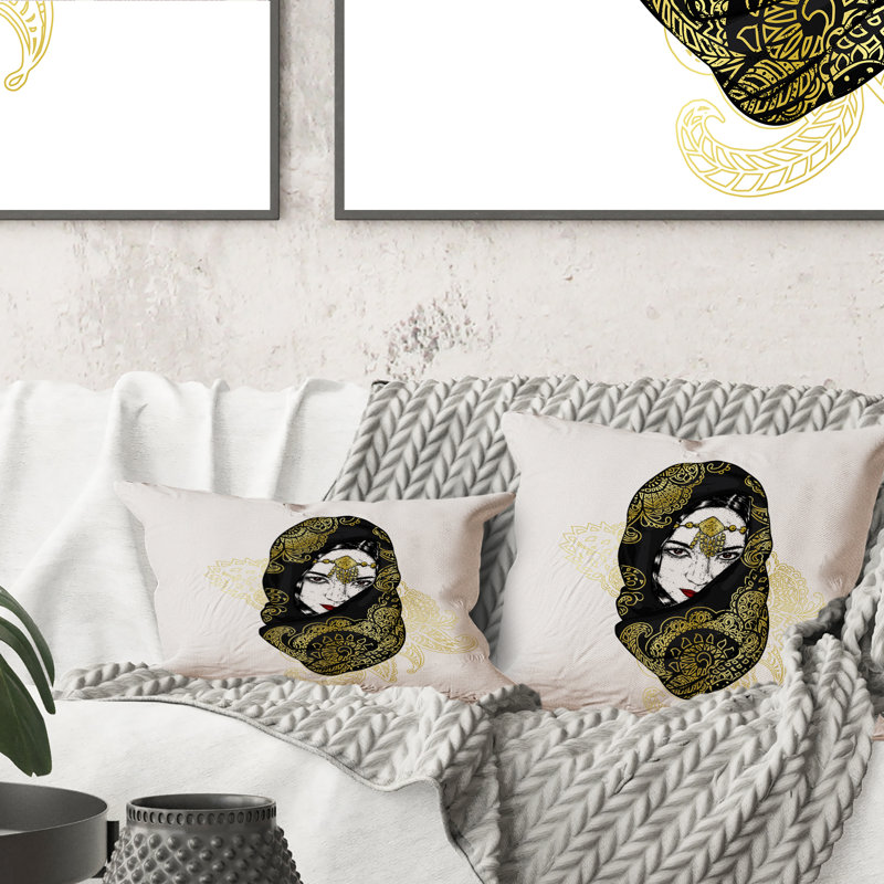 Portrait d'une fille orientale en écharpe - Coussin décoratif imprimé moderne