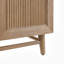 Meuble-lavabo autoportant de 48 po avec lavabo simple, fabrication en bois massif, comptoir en pierre blanche de Carrare, 6 tiroirs en queue d'aronde et 3 portes à fermeture en douceur dans un café clair