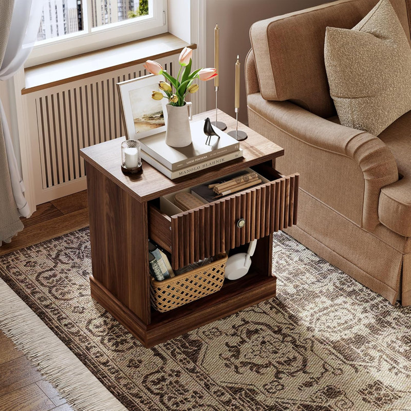 Table de chevet cannelée moderne, table de bout cannelée avec tiroir et tablette ouverte, table d'appoint avec base de rangement incurvée