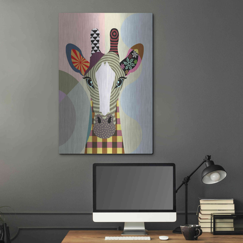 «Stand Tall Giraffe» par Lanre Adefioyue, H 36 po x l 24 po