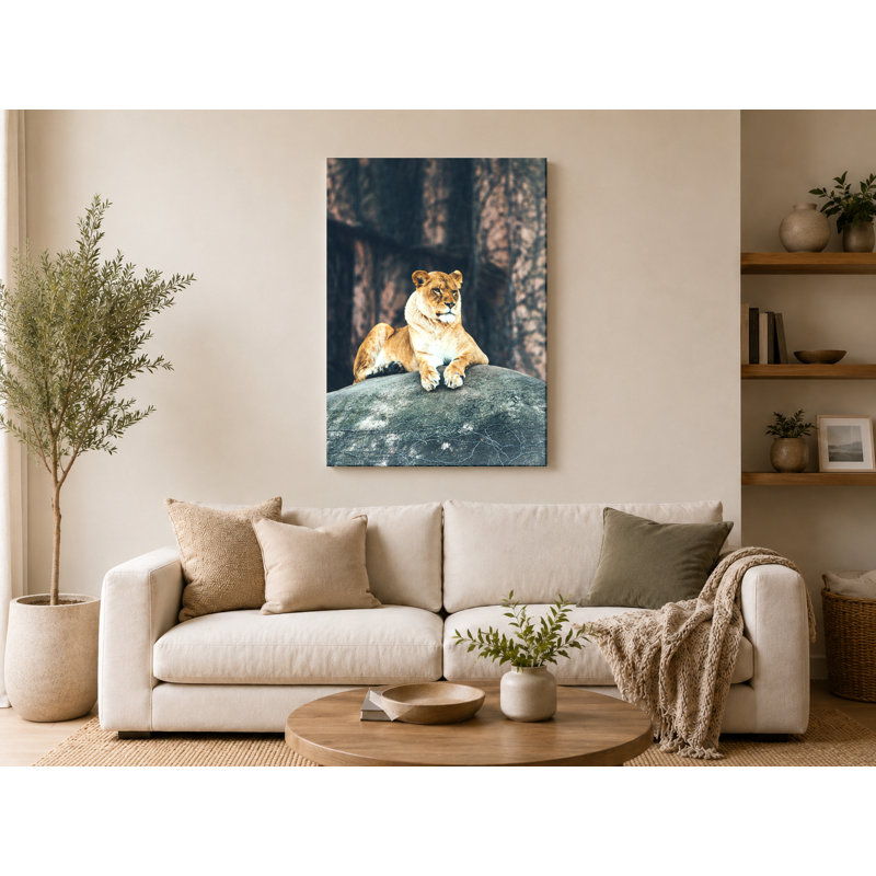 Lionne sur le rocher - Portrait, art mural sur toile, 20" W x 30" H