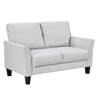 Canapé contemporain gris, structure en bois massif et contreplaqué, mousse haute densité sur ressorts ensachés, assise compacte idéale pour les petits espaces, revêtement moderne légèrement évasé en tissu doux, pieds apparents avec embouts noirs.