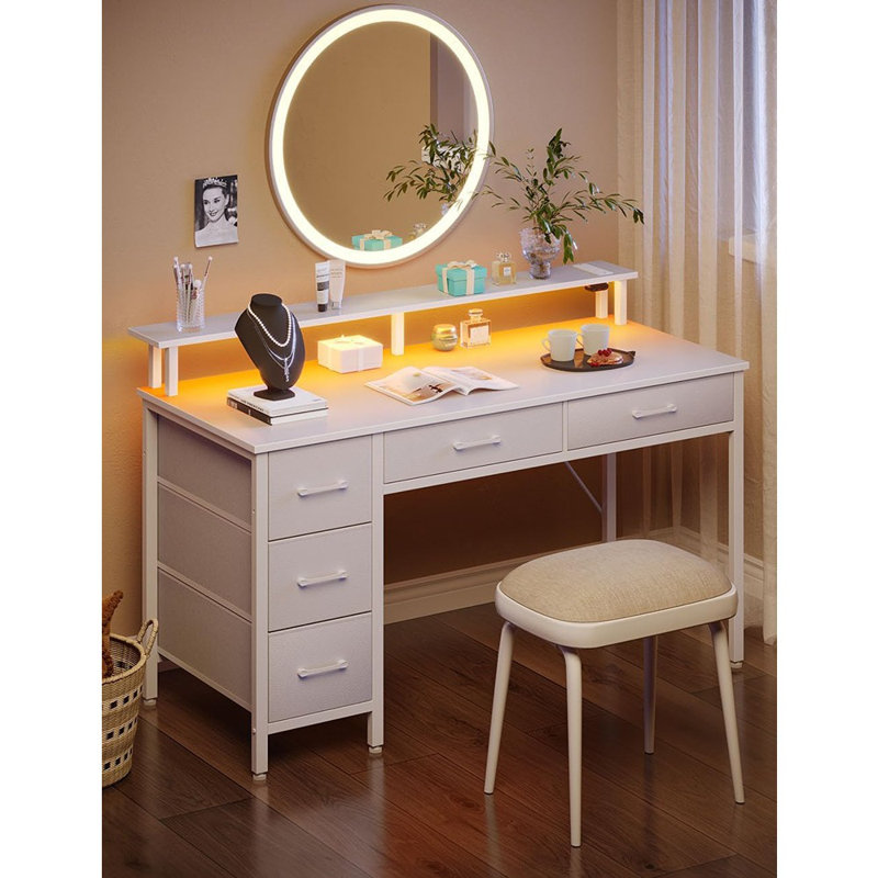 Bureau d'ordinateur avec prises de courant et éclairage à DEL, bureau à domicile de 39 pouces avec 5 tiroirs, bureau d'écriture avec support pour écran, bureau de travail pour bureau à domicile
