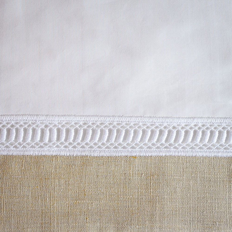 Linea 20" Linen Placemat, White/Dark Natural