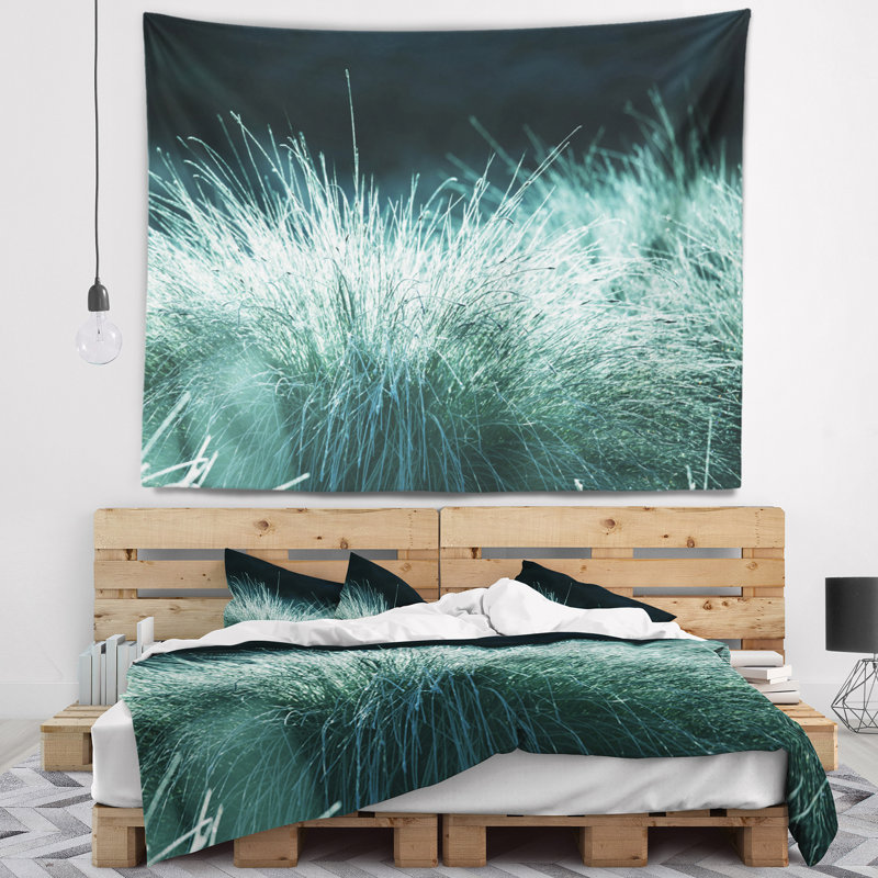 Paysage avec herbe verte en tapisserie, H 32 po x l 39 po