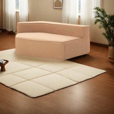 Fauteuil confortable en tissu brun, conception modulaire pour une vie compacte