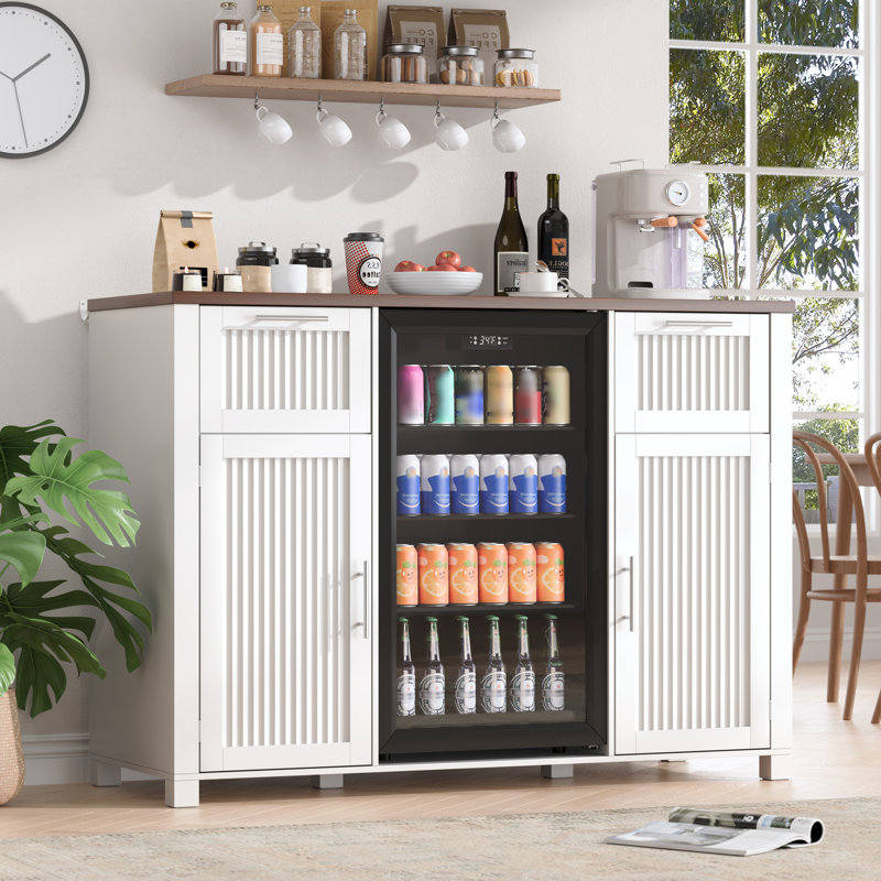Meuble-bar de 53,2 pouces avec compartiment réfrigérateur et prise électrique, Blanc