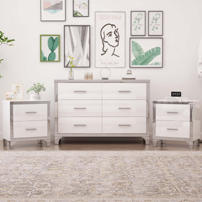 Ensemble 3 pièces, commode et deux tables de chevet avec poignées en métal et décoration de miroir, élégante et subtile