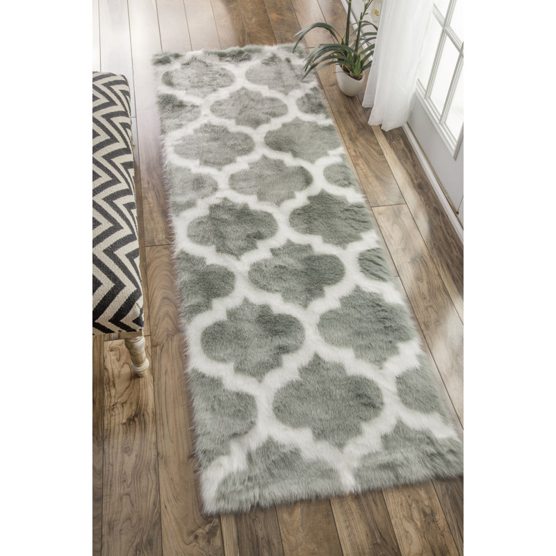 Beraun Faux Sheepskin Geometric Indoor Rug, Square 5'