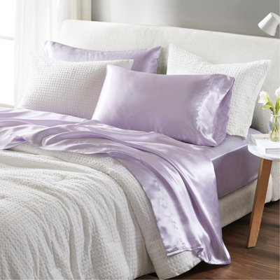 Drap simple en satin - froissé - expérience luxueuse. Convient aux matelas de 16 po. Avec 1 drap plat, 4 taies d'oreiller ajustées et lisses. Doux, qui rehausse les cheveux. 100% de la literie. Repose en paix. Jusqu'à matelas. Contient et