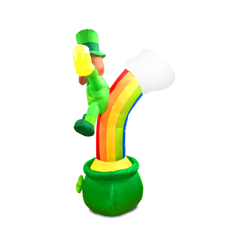 Leprechaun sur l'arche arc-en-ciel