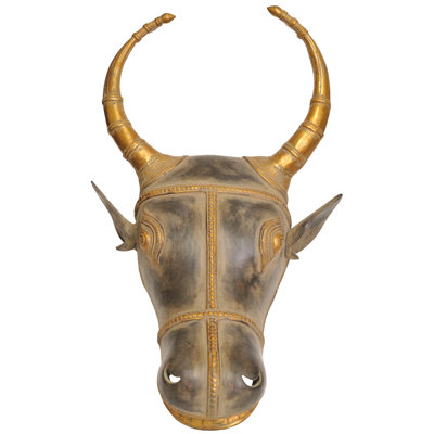 Masque de taureau mural