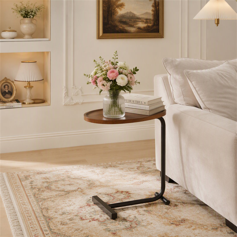 Table d'appoint brune en forme de C