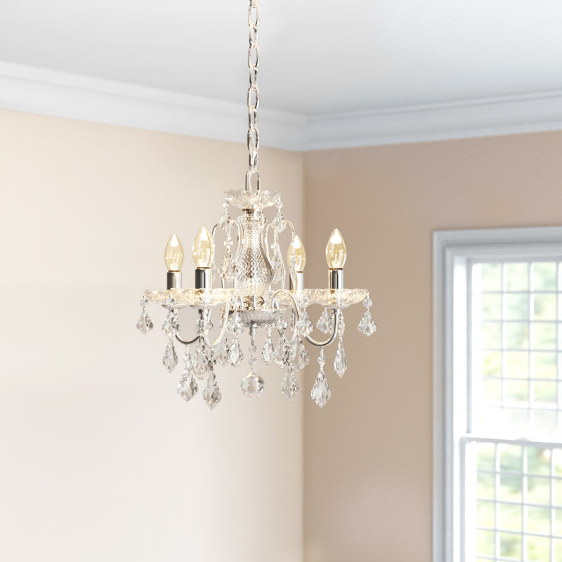 Lustre classique / traditionnel à 4 lumières de style bougie avec détails en cristal Dagmar, Chrome