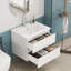Meuble-lavabo de salle de bain avec lavabo-508443275