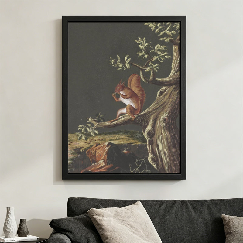 Écureuil roux moderne et moderne perché sur une branche d'arbre, mangeant une noix, style aquarelle détaillé. Art mural 24 "x 36" avec cadre en bois noir
