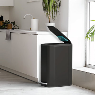 Poubelle de cuisine mince en acier inoxydable 13 gallons avec contrôle des odeurs CleanAura et couvercle à fermeture en douceur Home Zone Living