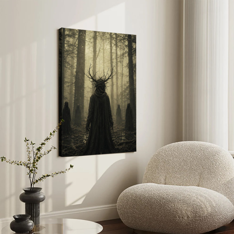 Créatures de la forêt encapuchonnées, coiffées d'une couronne de bois de cerf, se tenant dans des bois sombres et brumeux, toile murale gothique pour l'Halloween