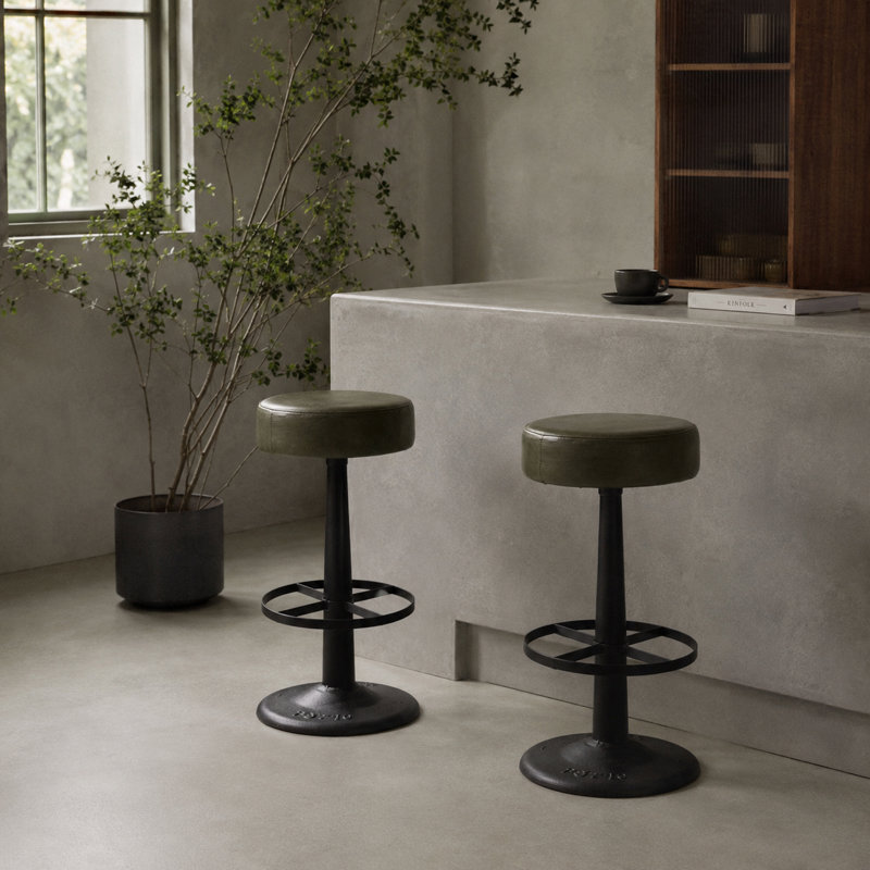 Tabouret de comptoir Murphy avec base en cuir et fer vert