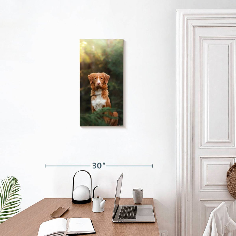 Chien retriever dans la forêt, H 24 po x l 12 po