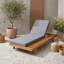 Chaise longue d'extérieur en bois avec coussin-133231178