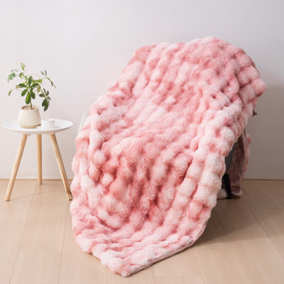 Cozy and Comfortable Faux Fur Blanket A soft, plush blanket perfect for sofas, featuring a fluffy, thick, and plush texture. Ideal for sofas, bedrooms, and living rooms.