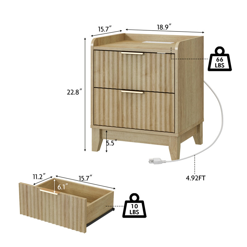 Tables de chevet en bois avec station de charge et 2 tiroirs cannelés Franzi (ensemble de 2), Bois naturel