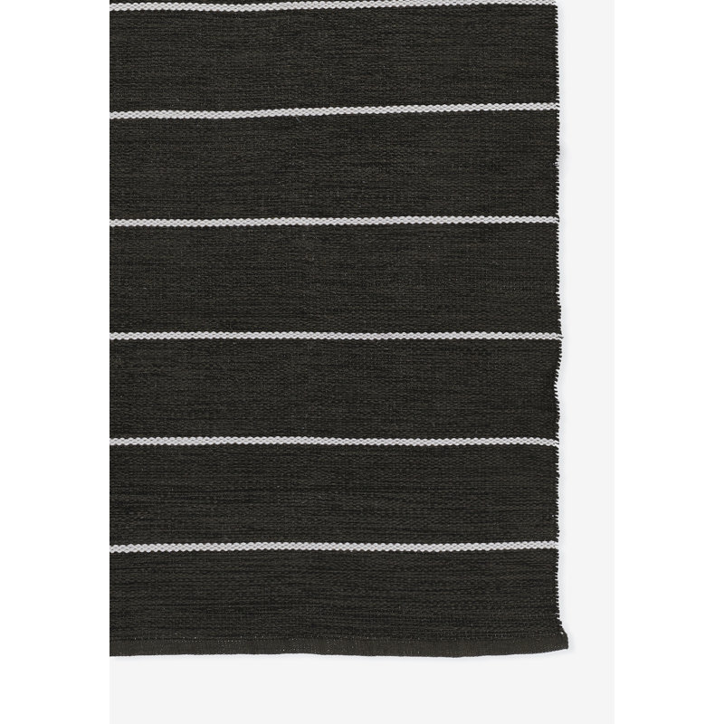 Area Rug in Black, Rectangle 3'6" x 5'6"
