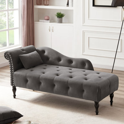 Chaise longue en velours gris avec pieds en bois massif, capitonnage à boutons et coussin - Améliorez le confort et le style de votre maison. Chaise longue charmante, finition cloutée, grise, pieds