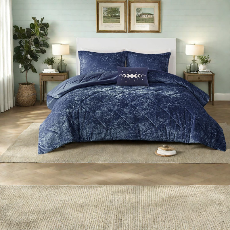 Luxurious Bedding Sets, Polyester Velvet Quilted Comfort For Modern Home