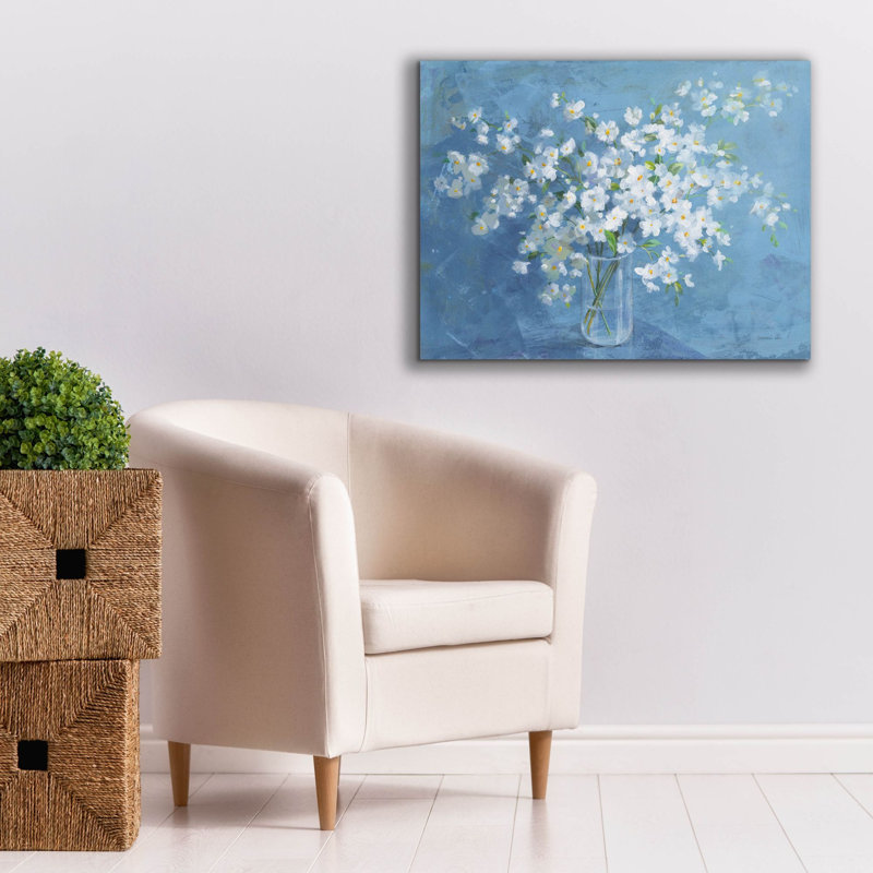 «Fresh White Bouquet» par Danhui Nai, art mural sur toile, H 26 po x l 34 po