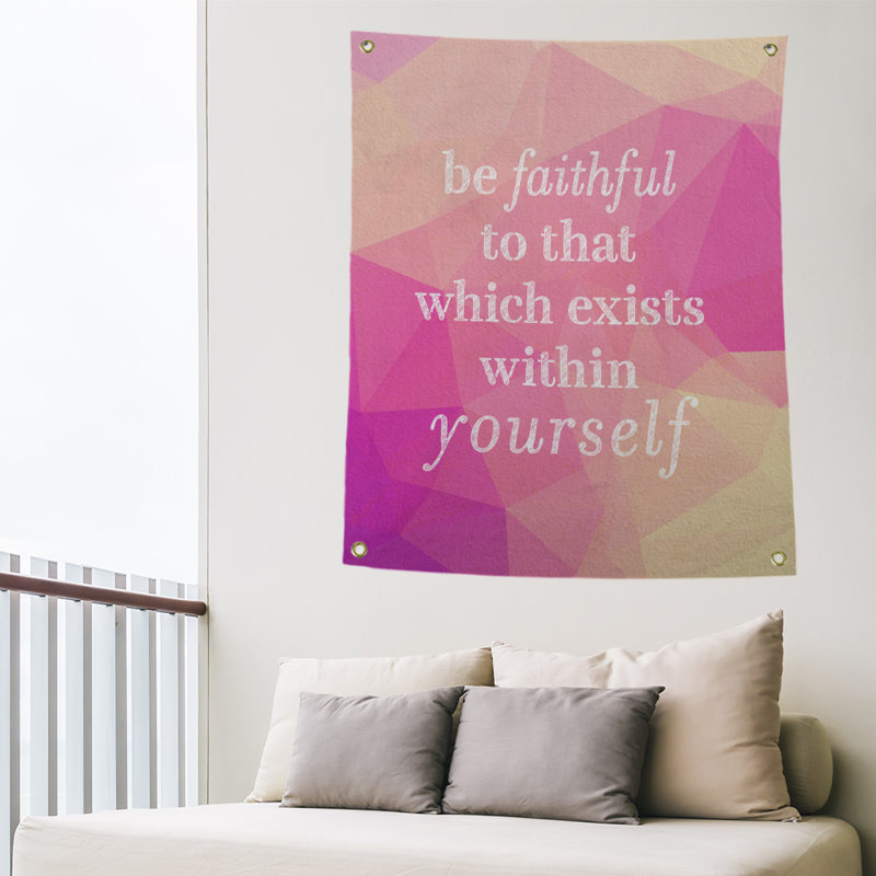 Tapisserie de polyester fidèle à vous-même» quote-pierre, H 59 pi x l 50 po, Diamant rose
