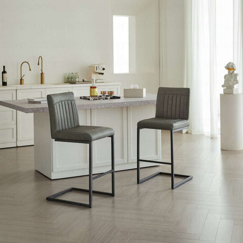Tabouret de bar gris en faux cuir avec dossier capitonné vertical