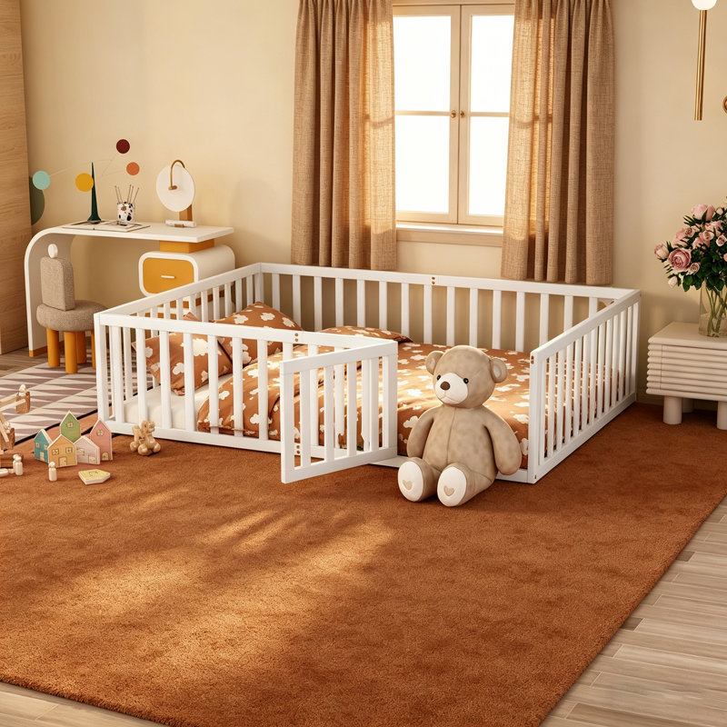 Élégante base de lit en bois avec clôture et porte, parfaite pour les chambres modernes et la conception peu encombrante