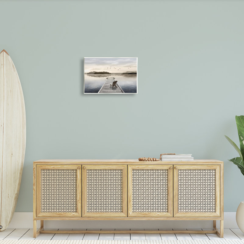 "Beach Chair on Dock", art mural par Amber Sterling, H 13 po x l 19 po