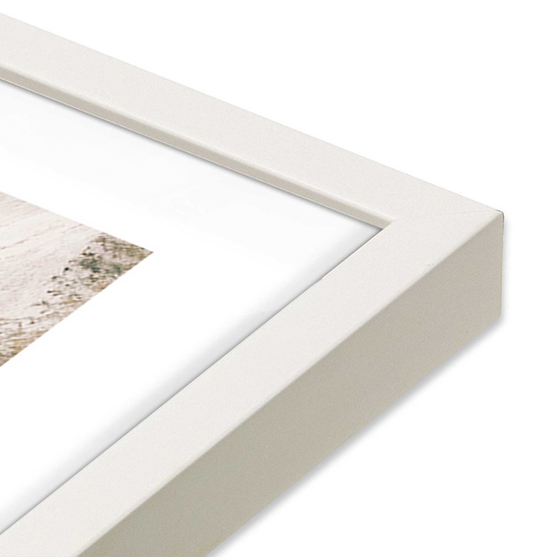 Imprimé Coastal Cliffside Walk, dans un cadre en zinc patiné, Cadre opaque blanc, H 15 po x l 12 po x P 1,25 po