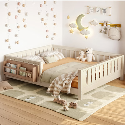 Structure de lit double avec bibliothèque intégrée et garde-corps de sécurité, lit plateforme pour chambre d'enfant, beige