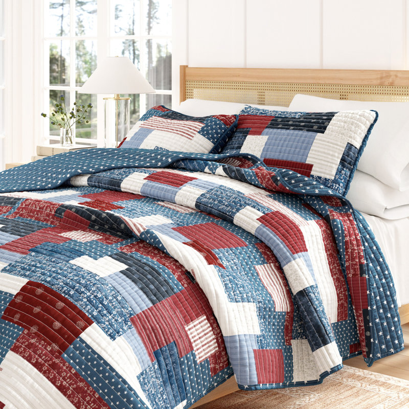 Red / White / Blue Patriotic Patchwork Reversible Quilt Set with Shams, Full/Queen Quilt + 2 Shams