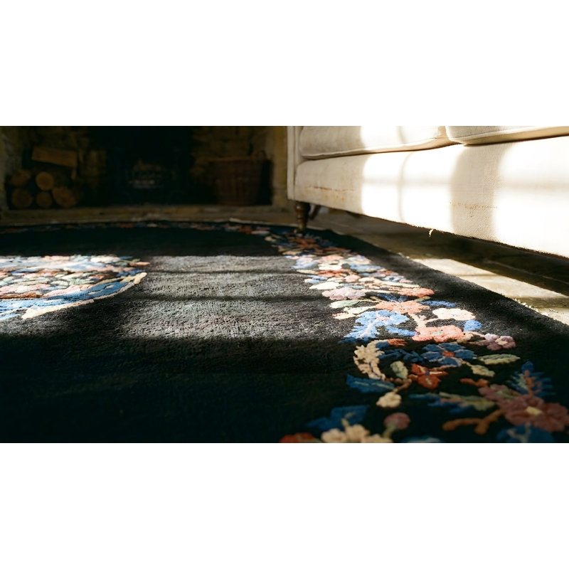 Tapis noir antique en laine Art Deco