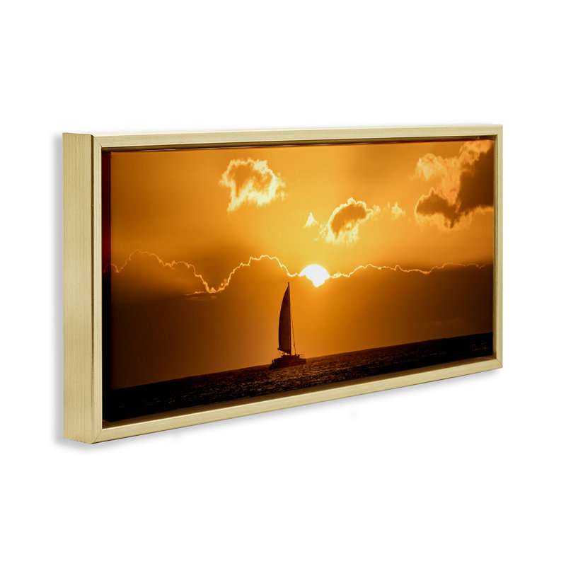 «Tranquil Sunset Voilier», art mural encadré flottant par Dennis Frates, Cadre flottant métallique doré, H 14 po x l 31 po