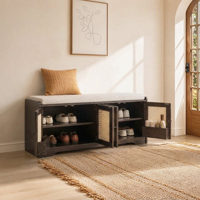 Banc de rangement rustique pour couloir - Range-chaussures en bois avec portes en rotin respirant et tablettes spacieuses