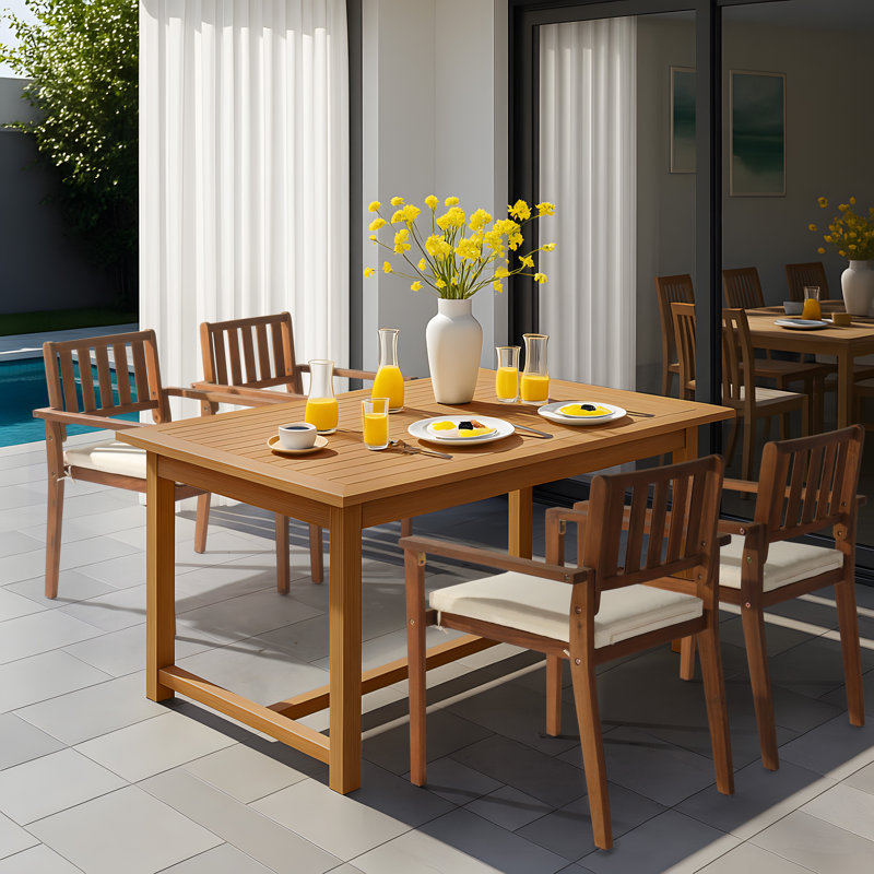 Chaise de patio empilable en bois